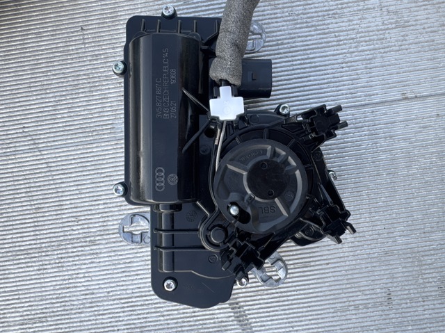 Актуатор замка багажника (задніх дверей) 3V5827887C VAG