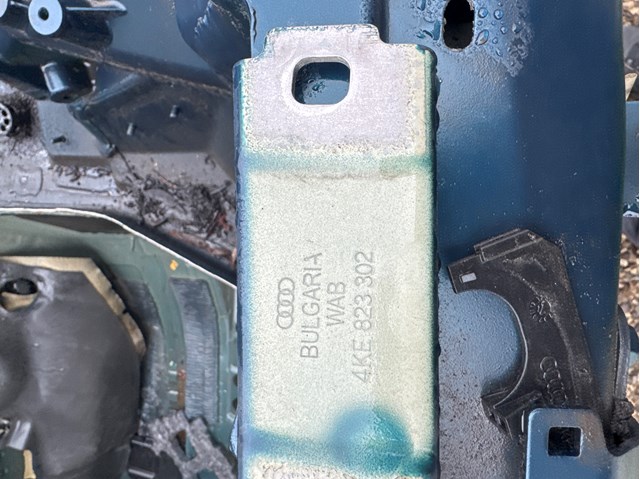 Петля капота, права 4KE823302 VAG