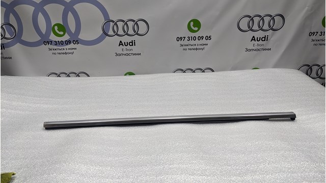 Молдинг опускного скла дверей передньої, лівої 4KE837475 VAG