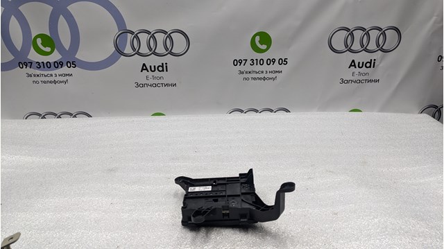 Коробка запобіжників 4KE937548 VAG