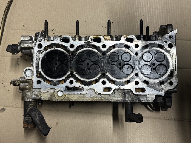 Головка блока циліндрів (ГБЦ) 1110129575 TOYOTA