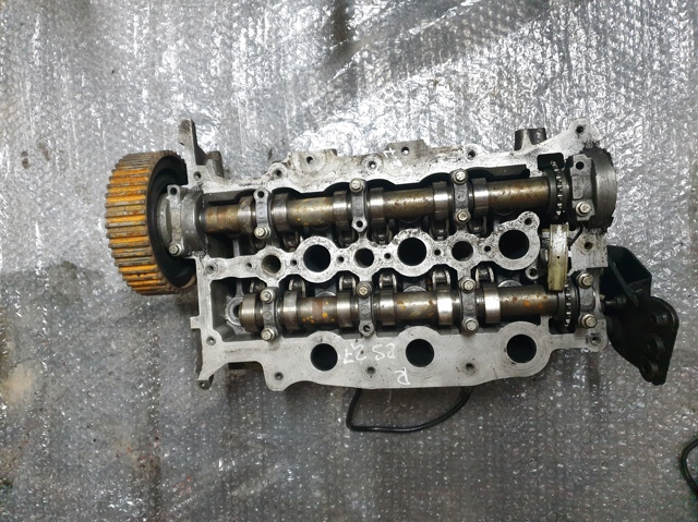 Головка блоку циліндрів (ГБЦ), права 1311302 LAND ROVER