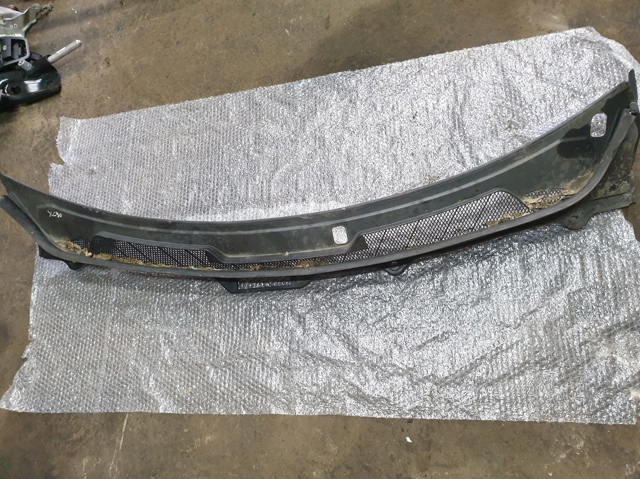 Водостік лобового скла, жабо 30754348 VOLVO