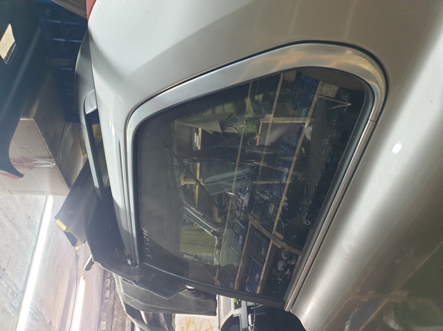 Скло багажного відсіку, ліве 30779652 VOLVO