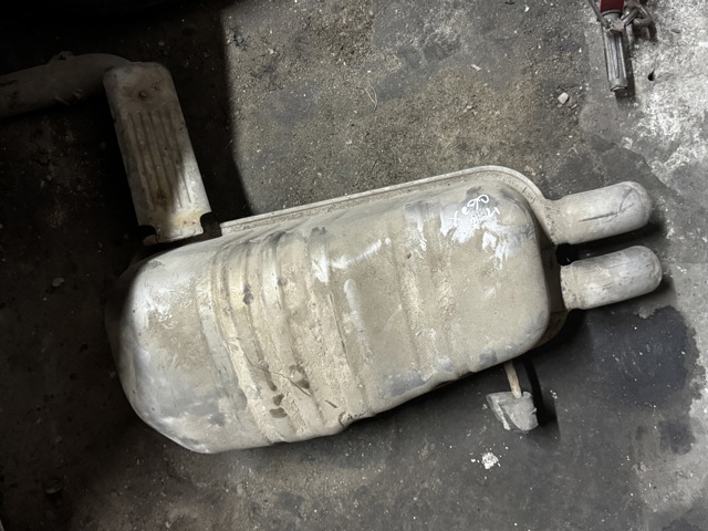 Глушник, середня і задня частина 31201889 VOLVO