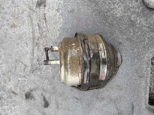 Опора двигуна задня 31262155 VOLVO