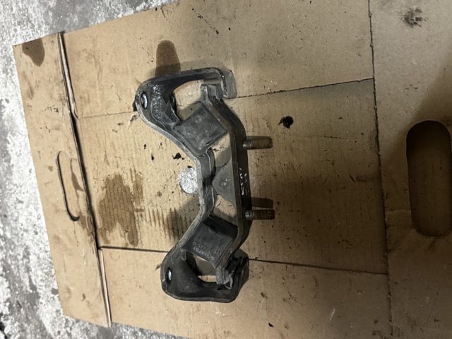 Задня подушка двигуна 41022AC180 SUBARU