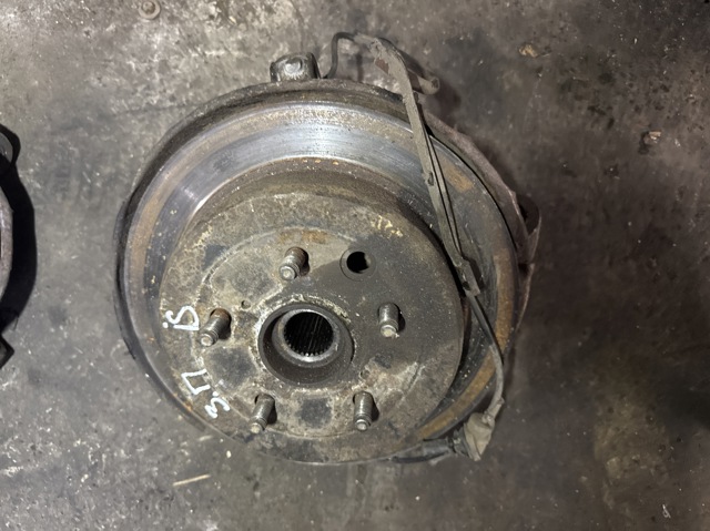Цапфа - поворотний кулак задній, правий 4230430090 TOYOTA