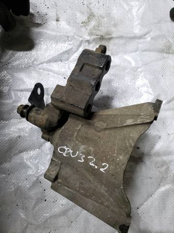 Подушка (опора) двигуна, права нижня 50820SWYE01 HONDA
