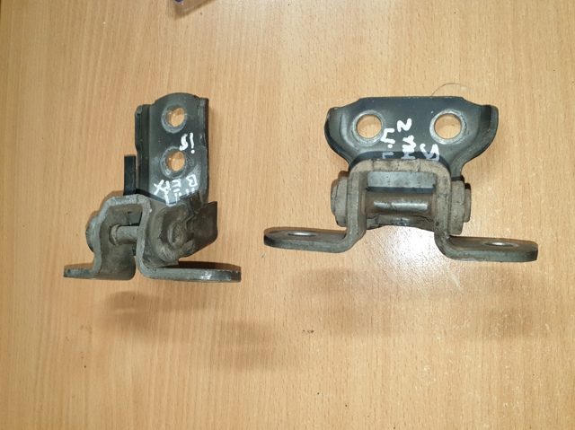 Петля передніх дверей, правою 6871012150 TOYOTA