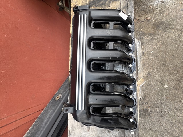 Колектор впускний 8510261 LAND ROVER