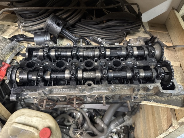 Головка блоку циліндрів 8510362 LAND ROVER