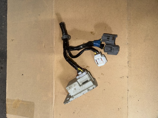 Реле фар передніх 88018FE010 SUBARU