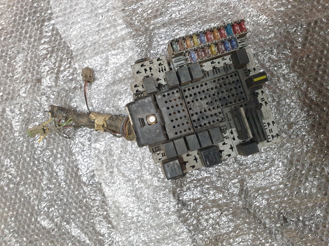 Коробка запобіжників 9162438 VOLVO