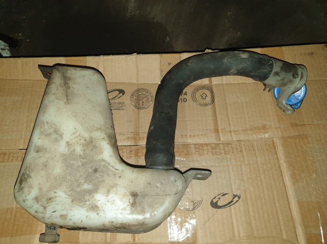 Бачок омивача лобового скла AWR4763 LAND ROVER