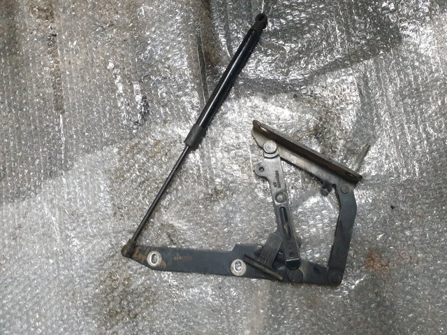 Завіс капота, лівий BKB780031 LAND ROVER