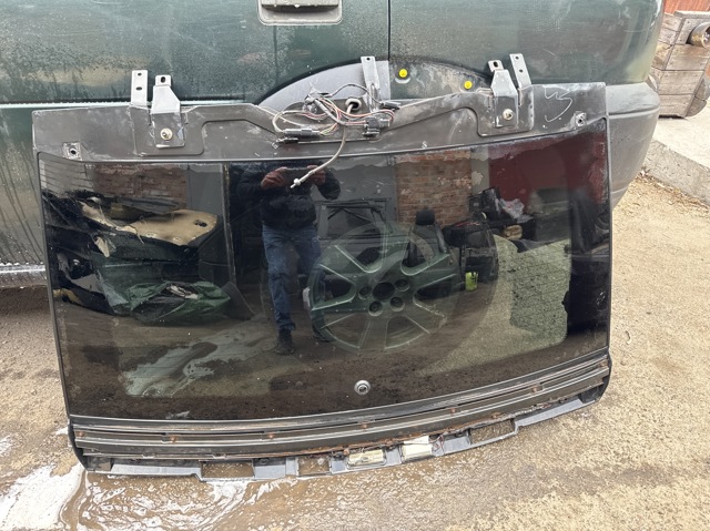 Скло кришки багажника CQG500011 LAND ROVER