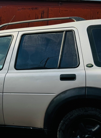 Скло задньої двері лівої CVB101650 LAND ROVER