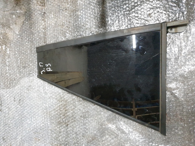 Скло кутове дверей задніх CVB500324 LAND ROVER