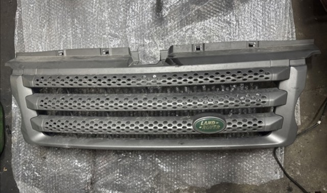 Решітка радіатора DHB500062WWR LAND ROVER