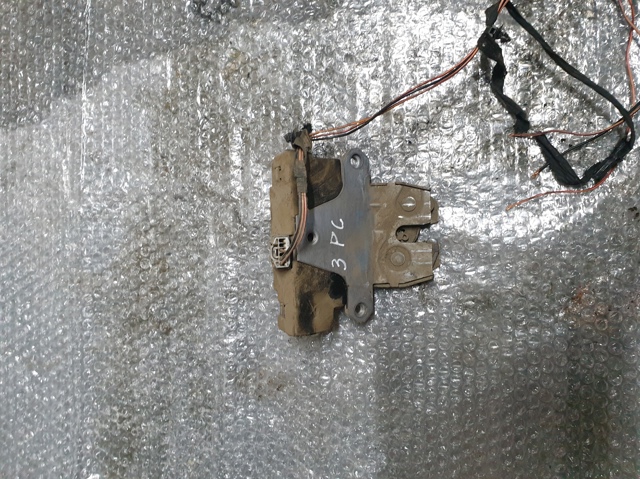 Замок і ручка дверей задка FQR500130 LAND ROVER