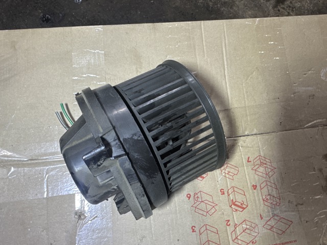Електромотор пічки JGC100380 LAND ROVER