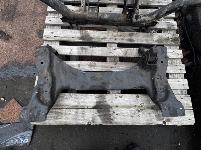 Передня балка KGB100830 LAND ROVER