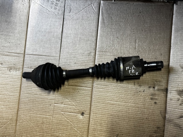 Привід лівий LR005870 LAND ROVER