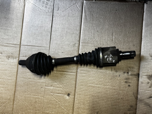 Привід лівий LR005870 LAND ROVER