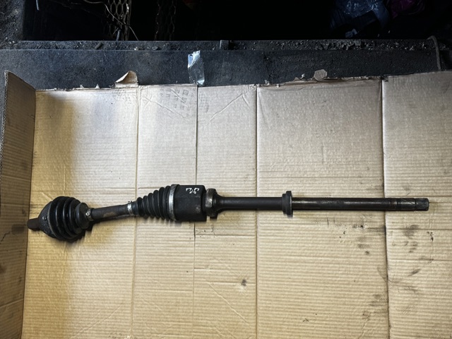 Піввісь передня, права LR006706 LAND ROVER