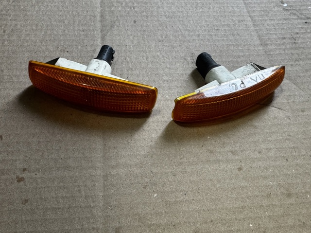 Повторювач повороту в крило LR007107 LAND ROVER
