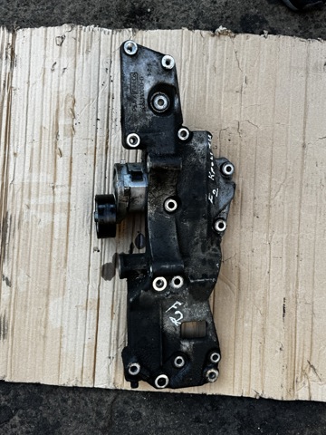 Кронштейн кріплення генератора LR007753 LAND ROVER