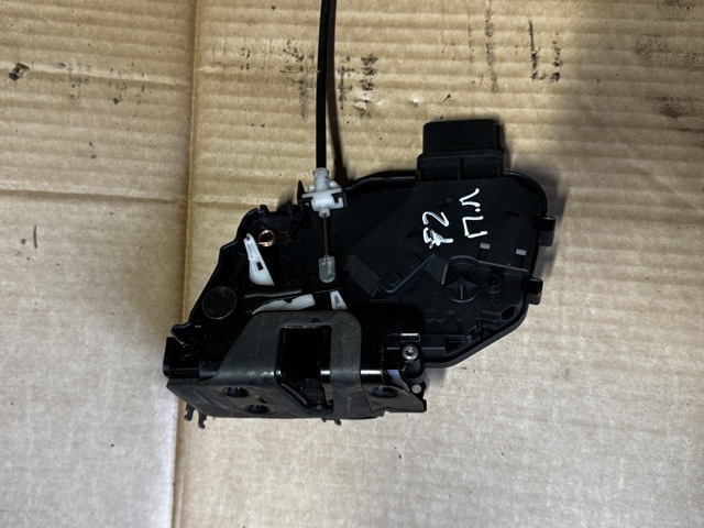 Замок водійських дверей LR011277 LAND ROVER