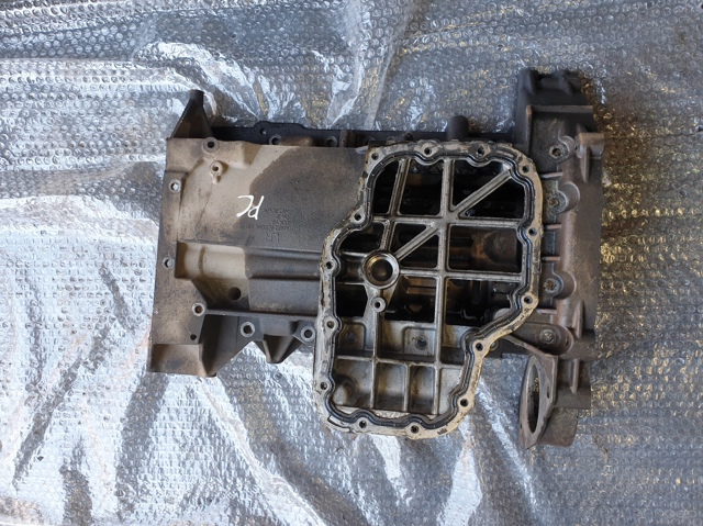 Піддон масляний картера двигуна, верхня частина LR011693 LAND ROVER