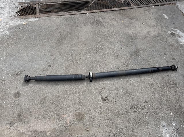 Вал карданний задній, у зборі LR021552 LAND ROVER