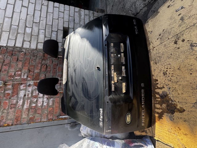 Двері багажника LR022302 LAND ROVER