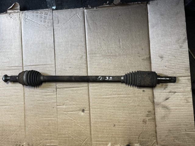 Привід задній LR024525 LAND ROVER