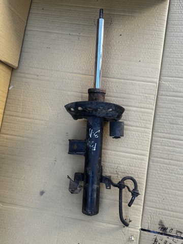Стійка задня, ліва LR031666 LAND ROVER