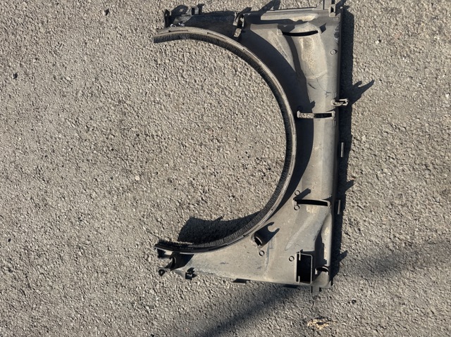 Дифузор радіатора охолодження, нижній PGK500292 LAND ROVER