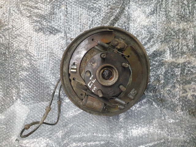 Цапфа поворотна права RLH101321 LAND ROVER