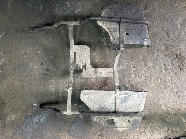 Кронштейн баку паливного WFZ100100 LAND ROVER