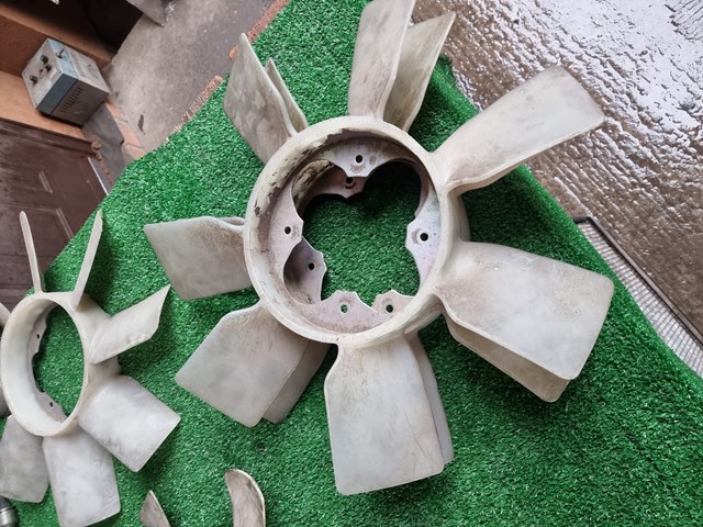 Вентилятор / крильчатка радіатора охолодження 163610C011 TOYOTA