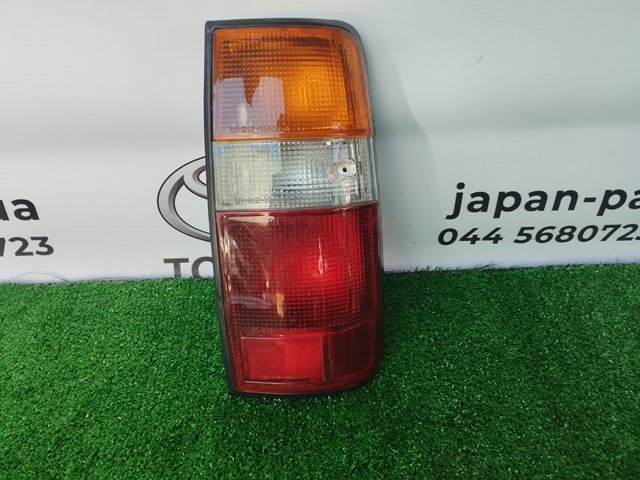Ліхтар задній лівий Toyota Land Cruiser 80