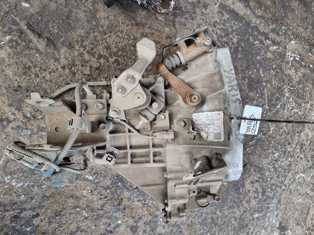 Коробка механіка в зборі 3030052420 TOYOTA