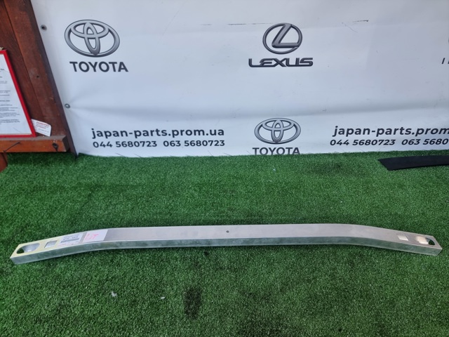 Швелер переднього бампера 5213242070 TOYOTA