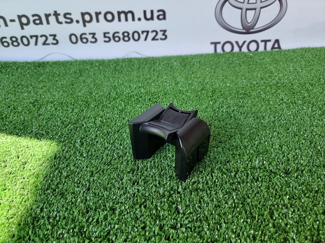 Підсклянник підлокітника центральної консолі 5561833010 TOYOTA