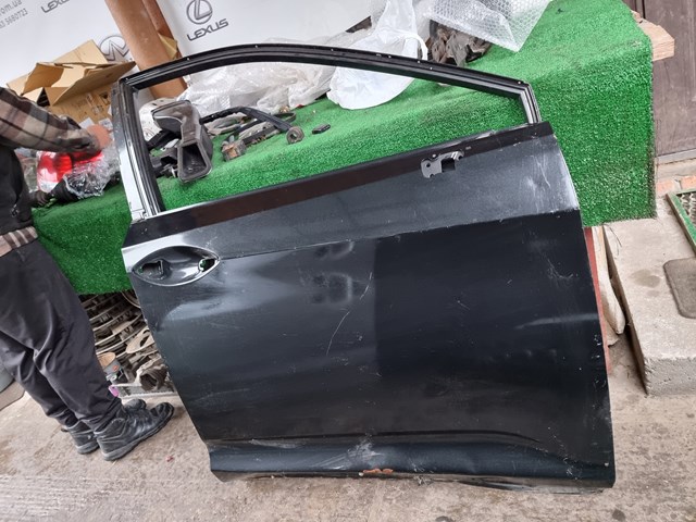 Дверка передня права 6700148160 TOYOTA