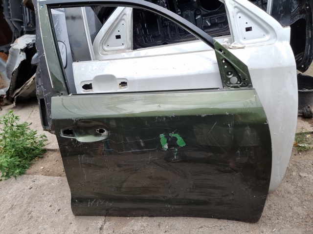 Дверка передня права 6700160850 TOYOTA