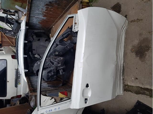 Пасажирські передні двері 67001F4010 TOYOTA