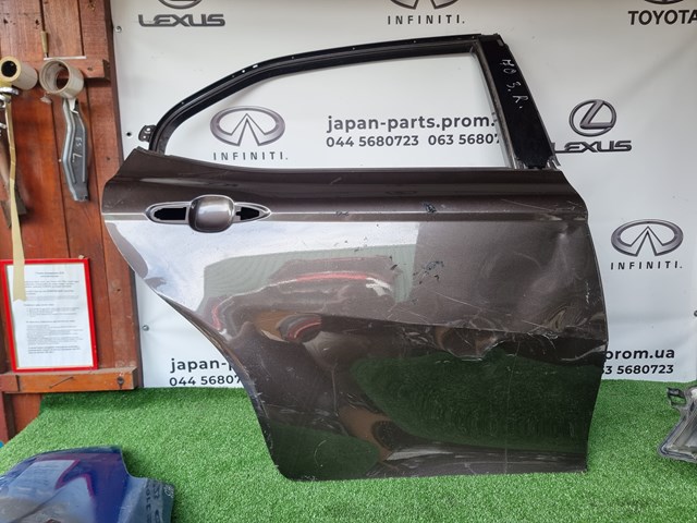Двері пасажирські задні праві 6700333280 TOYOTA